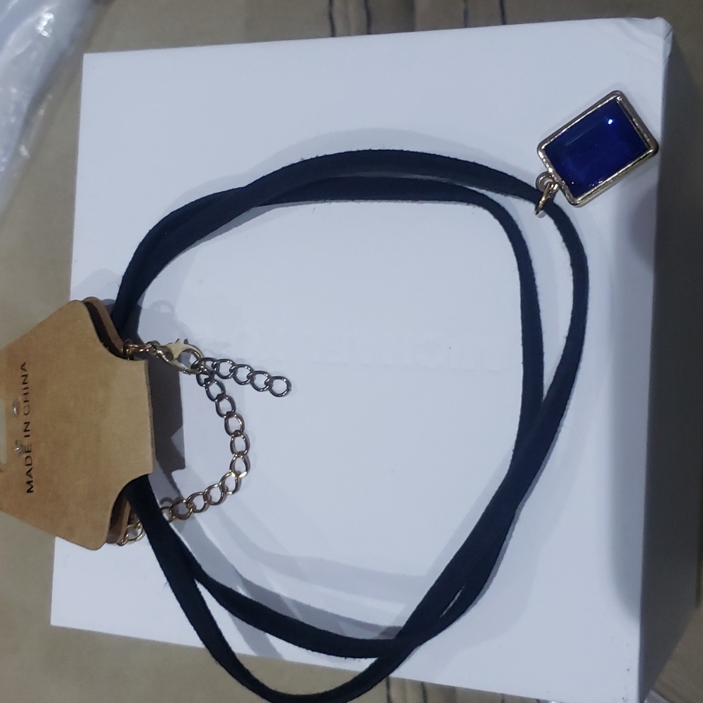 Chocker Necklace - Picture 5 of 6